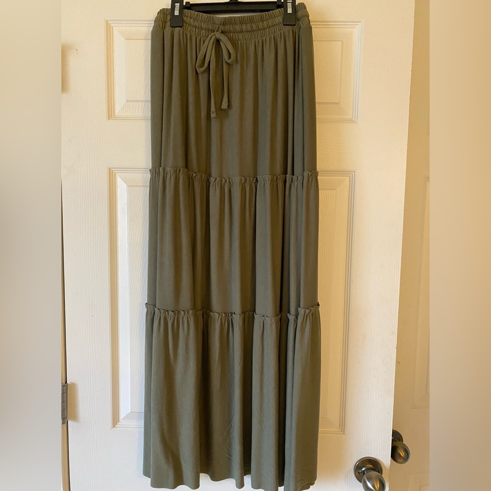 Boutique Zenana ruffle olive maxi skirt. Size m.